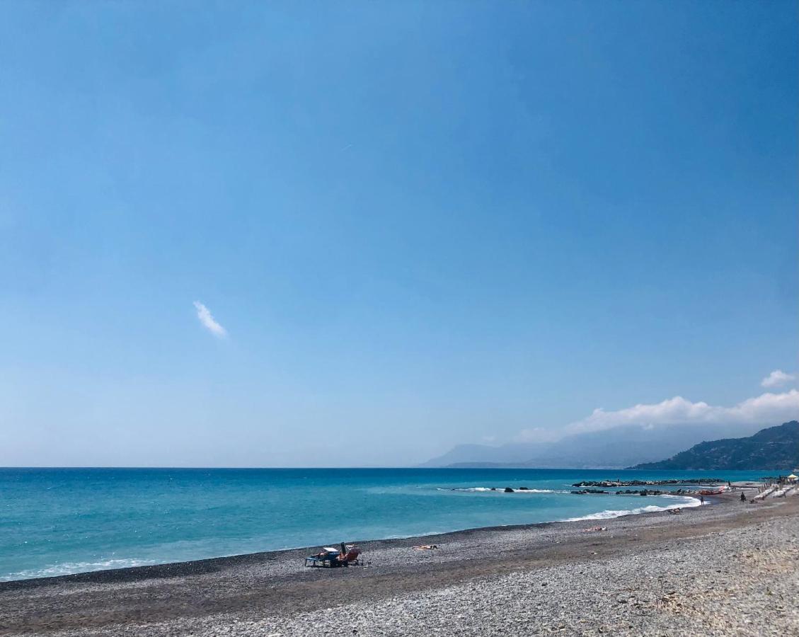 Peaceful Apartment 1 Minute Walk To The Beach Ventimiglia Zewnętrze zdjęcie